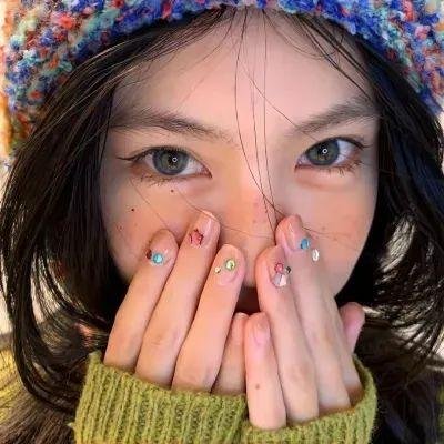 盛开的樱花林下